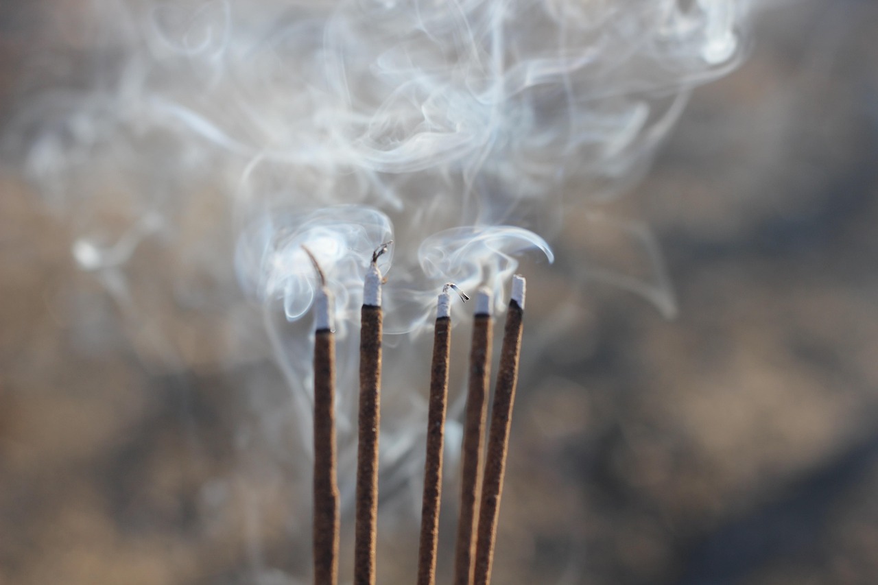 炮制中药线香为何讲究三揉三醒看香泥醒发时的手感变化